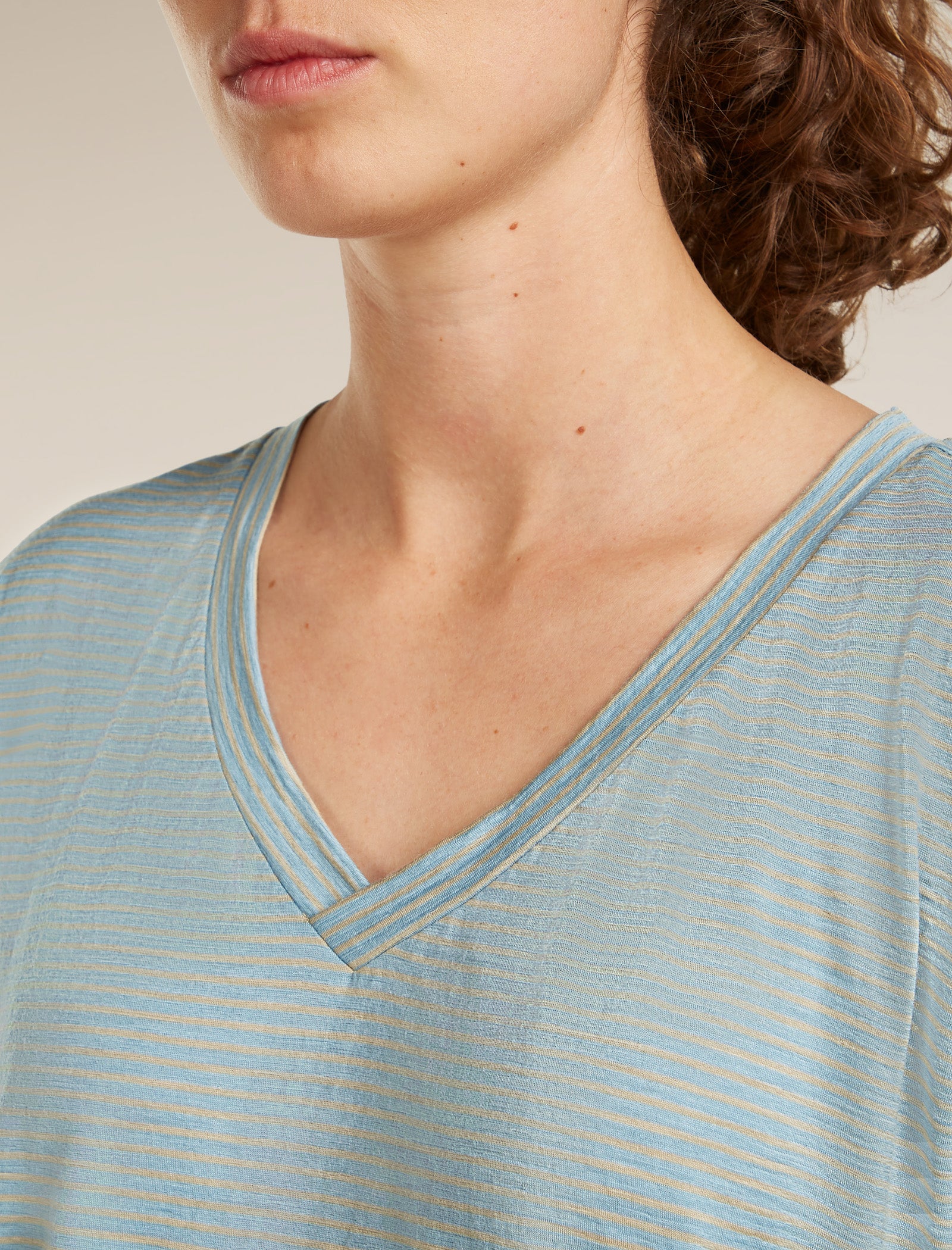 Women's Merino 150 Tech Lite Short Sleeve Relaxed V Neck Tee